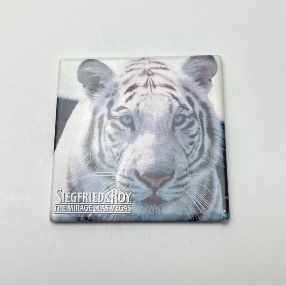 Siegfried & Roy White Tiger Fridge Magnet - Picture 5 of 7